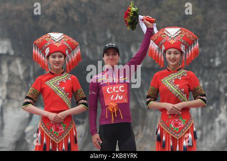 Marianne Vos aus den Niederlanden und das Team CCC Liv, die während der Preisverleihung der Cycling Tour de Guangxi 2019 gesehen wurden, als sie die Women's WorldTour 2019 gewann. Am Dienstag, den 22. Oktober 2019, China. (Foto von Artur Widak/NurPhoto) Stockfoto