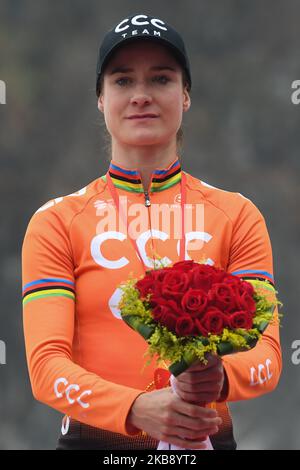 Marianne Vos aus den Niederlanden und das Team CCC Liv, die während der Preisverleihung der Cycling Tour de Guangxi 2019 gesehen wurden, als sie die Women's WorldTour 2019 gewann. Am Dienstag, den 22. Oktober 2019, China. (Foto von Artur Widak/NurPhoto) Stockfoto