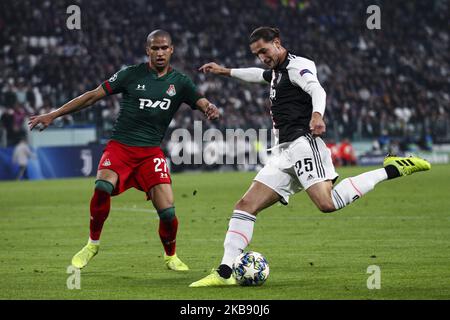 Lokomotiv Moskva-Verteidiger Murilo Cerqueira (27) bekämpft Juventus-Mittelfeldspieler Adrien Rabiot (25) während des UEFA Champions League-Gruppenfußballspiels Nr.3 JUVENTUS - LOKOMOTIV MOSKVA am 22. Oktober 2019 im Allianz-Stadion in Turin, Piemont, Italien. Endergebnis: Juventus - Lokomotiv Moskva 2-1. (Foto von Matteo Bottanelli/NurPhoto) Stockfoto