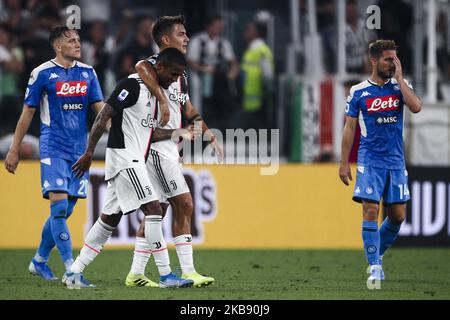 Juventus-Stürmer Paulo Dybala (10) feiert den Sieg mit Juventus-Stürmer Douglas Costa (11) nach dem Fußballspiel der Serie A n.2 JUVENTUS - NAPOLI am 31. August 2019 im Allianz-Stadion in Turin, Piemont, Italien. Endergebnis: Juventus-Napoli 4-3. (Foto von Matteo Bottanelli/NurPhoto) Stockfoto