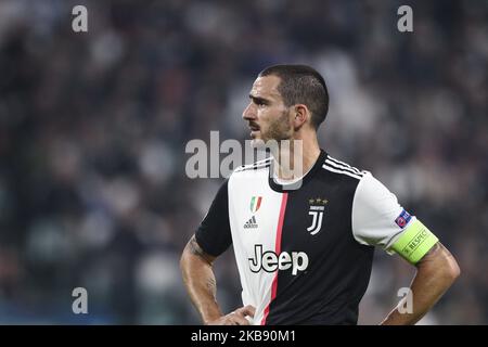 Juventus-Verteidiger Leonardo Bonucci (19) schaut während des UEFA Champions League-Gruppenfußballspiels Nr.3 JUVENTUS - LOKOMOTIV MOSKVA am 22. Oktober 2019 im Allianz-Stadion in Turin, Piemont, Italien, nach. Endergebnis: Juventus - Lokomotiv Moskva 2-1. (Foto von Matteo Bottanelli/NurPhoto) Stockfoto