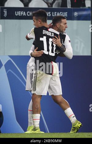 Juventus Forward Paulo Dybala (10) ersetzt durch Juventus Forward Federico Bernardeschi (33) während des UEFA Champions League Gruppenfußballspiels Nr.3 JUVENTUS - LOKOMOTIV MOSKVA am 22. Oktober 2019 im Allianz Stadium in Turin, Piemont, Italien. Endergebnis: Juventus - Lokomotiv Moskva 2-1. (Foto von Matteo Bottanelli/NurPhoto) Stockfoto
