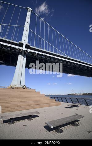 Die Benjamin Franklin Brücke über den Delaware River vom Race Street Pier aus gesehen, in Philadelphia, PA, am 23. Oktober 2019. (Foto von Bastiaan Slabbers/NurPhoto) Stockfoto