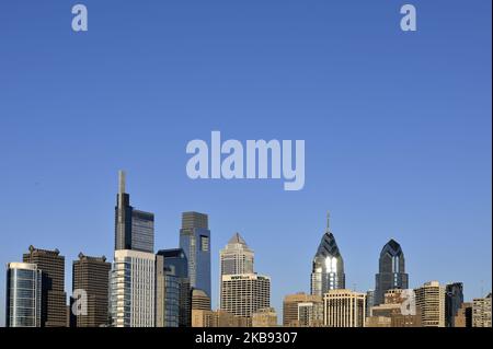 Teilweiser Blick auf die Skyline von Center City, von der South Street Bridge aus gesehen, in Philadelphia, PA, am 23. Oktober 2019. (Foto von Bastiaan Slabbers/NurPhoto) Stockfoto