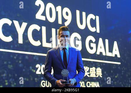 Mads Pedersen, dänischer Radprofi, der für Team Trek–Segafredo fuhr, und World Road Race Elite Men Champion 2019, mit dem Men Elite Road Race UCI World Champion Award, während der UCI Cycling Gala 5. in Guilin. Am Dienstag, den 22. Oktober 2019, China. (Foto von Artur Widak/NurPhoto) Stockfoto