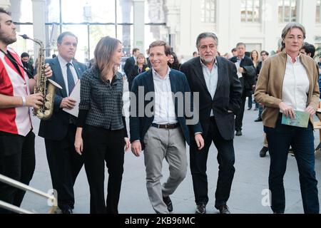 Der Bürgermeister von Madrid, JL Martinez-Almeida, eröffnet die Verbene zum 100. Jahrestag des Palacio de Cibeles. Madrid, Spanien. (Foto von Antonio Navia/NurPhoto) Stockfoto