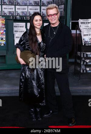 HOLLYWOOD, LOS ANGELES, KALIFORNIEN, USA - 24. OKTOBER: China Chow und Billy Idol kommen zur Premiere von Netflix's "der Ire", die am 24. Oktober 2019 im TCL Chinese Theatre IMAX in Hollywood, Los Angeles, Kalifornien, USA, stattfand. (Foto von David Acosta/Image Press Agency/NurPhoto) Stockfoto