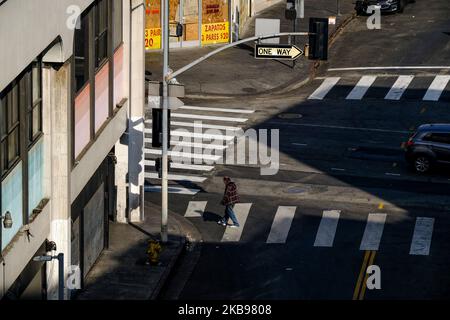 Im Stadtteil Skid Row in der Innenstadt von Los Angeles befindet sich eine der größten Obdachlosen in den Vereinigten Staaten von Amerika. Am 17. November 2018 in Los Angeles, CA. (Foto von John Fredricks/NurPhoto) Stockfoto