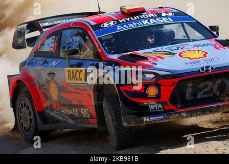 Der spanische Fahrer Dani Sordo und sein Beifahrer Carlos del Barrio vom Hyundai Shell Mobis World Rally Team fuhren am ersten Tag der Rallye RACC Catalunya Costa Daurada am 25. Oktober 2019 in Salou, Spanien, mit seinem Hyundai i20 Coupe WRC auf der SS3 La Fatarella-Vilalba. (Foto von Joan Cros/NurPhoto) Stockfoto