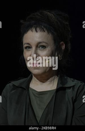 Olga Tokarczuk, eine herausragende polnische Schriftstellerin, die vor einigen Tagen den Nobelpreis für Literatur erhielt, während ihres Treffens mit dem Publikum des Conrad-Festivals im ICE Krakow Congress Center. Am Samstag, den 26. Oktober 2019, in Krakau, Polen. (Foto von Artur Widak/NurPhoto) Stockfoto