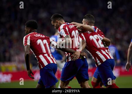 Die Spieler von Atletico de Madrid feiern das Tor während des La Liga-Spiels zwischen Atletico de Madrid und Athletic Club de Bilbao im Wanda Metropolitano Stadium in Madrid, Spanien. 26. Oktober 2019. (Foto von A. Ware/NurPhoto) Stockfoto