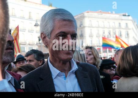 Adolfo Suarez Illana, Sohn des ehemaligen Präsidenten der Übergangsregierung, nimmt am 27. Oktober 2019 an einer Kundgebung auf der Puerta del Sol in Madrid, Spanien, für ein vereintes Spanien und gegen Gewalttaten in Barcelona und Katalonien Teil. (Foto von Antonio Navia/NurPhoto) Stockfoto