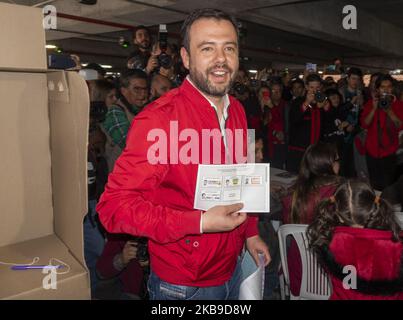 Der Kandidat Carlos Fernando Galan trifft am 27. Oktober 2019 während der lokalen und regionalen Wahlen in Bogota, Kolumbien, im Wahllokal ein. (Foto von Daniel Garzon Herazo/NurPhoto) Stockfoto