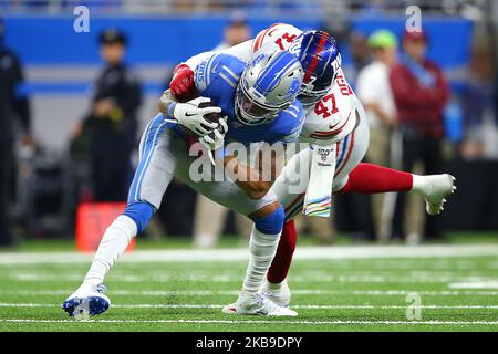 Marvin Jones (11), der breite Empfänger der Detroit Lions, wird von Alec Ogletree (47), dem Außenlinebacker der New York Giants, während der ersten Hälfte eines NFL-Fußballspiels gegen die New York Giants in Detroit, Michigan, USA, am Sonntag, dem 27. Oktober 2019, angegangen. (Foto von Amy Lemus/NurPhoto) Stockfoto