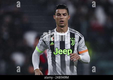 Juventus-Stürmer Cristiano Ronaldo (7) blickt während des Fußballspiels Nr.10 JUVENTUS - GENUA am 30. Oktober 2019 im Allianz-Stadion in Turin, Piemont, Italien, auf. Endergebnis: Juventus-Genua 2-1. (Foto von Matteo Bottanelli/NurPhoto) Stockfoto