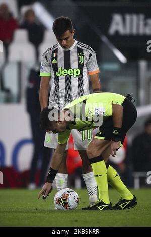 Juventus Forward Paulo Dybala (10) blickt während des Fußballspiels Nr.10 JUVENTUS - GENUA am 30. Oktober 2019 im Allianz Stadium in Turin, Piemont, Italien, auf. Endergebnis: Juventus-Genua 2-1. (Foto von Matteo Bottanelli/NurPhoto) Stockfoto