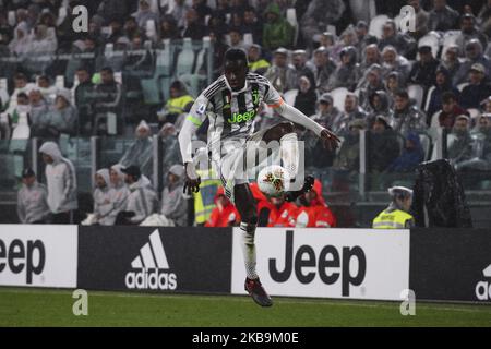 Juventus Mittelfeldspieler Blaise Matuidi (14) kontrolliert den Ball während des Fußballspiels der Serie A n.10 JUVENTUS - GENUA am 30. Oktober 2019 im Allianz Stadium in Turin, Piemont, Italien. Endergebnis: Juventus-Genua 2-1. (Foto von Matteo Bottanelli/NurPhoto) Stockfoto