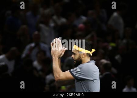 Der französische Jo-Wilfried Tsonga feiert seinen Sieg gegen den deutschen Jan-Lennard Struff in der 16. Einzelrunde des Tennisturniers Paris Masters bei den Männern. (Foto von Ibrahim Ezzat/NurPhoto) Stockfoto