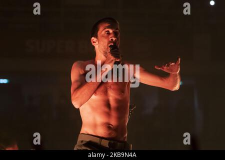 Die portugiesische Band Ornatos Violeta, Sänger Manuel Cruz, spielt am 31. Oktober 2019 in der Super Bock Arena, Pavilhao Rosa Mota, Porto. (Foto von Rita Franca/NurPhoto) Stockfoto