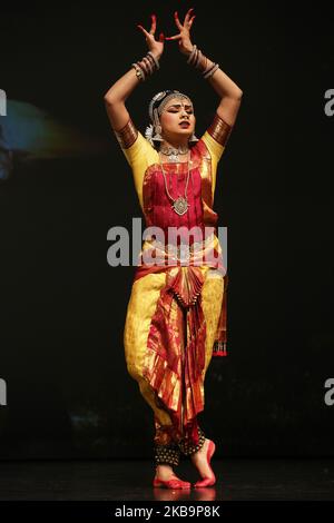 Die tamilische Bharatnatyam-Tänzerin führt am 21. September 2019 in Scarborough, Ontario, Kanada, einen expressiven Tanz auf. (Foto von Creative Touch Imaging Ltd./NurPhoto) Stockfoto