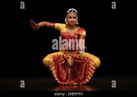 Die tamilische Bharatnatyam-Tänzerin führt am 21. September 2019 in Scarborough, Ontario, Kanada, einen expressiven Tanz auf. (Foto von Creative Touch Imaging Ltd./NurPhoto) Stockfoto