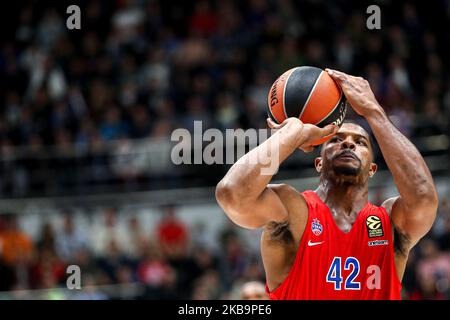 Kyle Hines (C) vom CSKA Moskau in Aktion beim Turkish Airlines EuroLeague-Spiel zwischen Zenit St. Petersburg und CSKA Moskau am 01. November 2019 in der Sibur Arena in Sankt Petersburg, Russland. (Foto von Igor Russak/NurPhoto) Stockfoto