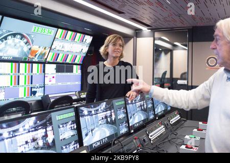 Maria Casado stellt das Set vor, in dem am 4. November die Wahldebatte unter den Kandidaten des Premierministers am 02. November 2019 in der Casa del Campo in Madrid, Spanien, stattfinden wird. Spanien wird am 10. November Parlamentswahlen abhalten. (Foto von Oscar Gonzalez/NurPhoto) Stockfoto