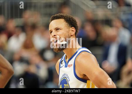 Orlando, Florida, USA, 3. November 2022, Die Golden State Warriors bewachen Stephen Curry #30 während der zweiten Hälfte im Amway Center. (Foto: Marty Jean-Louis) Stockfoto