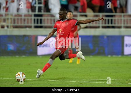 Almoez Ali von Al Duhail trifft am 3. November 2019 im QNB Stars League-Spiel im Abdullah bin Khalifa-Stadion in Doha, Katar, gegen Al Sadd. (Foto von Simon Holmes/NurPhoto) Stockfoto