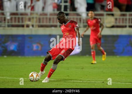 Almoez Ali von Al Duhail trifft am 3. November 2019 im QNB Stars League-Spiel im Abdullah bin Khalifa-Stadion in Doha, Katar, gegen Al Sadd. (Foto von Simon Holmes/NurPhoto) Stockfoto