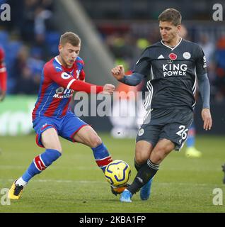 Max Meyer von L-R Crystal Palace und Dennis Praet von Leicester City während der englischen Premier League zwischen Crystal Palace und Leicester City im Selhurst Park Stadium, London, England am 03. November 2019 (Foto von Action Foto Sport/NurPhoto) Stockfoto