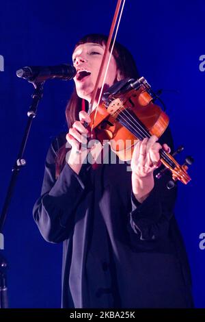 Lauren Jacobson von den Lumineers tritt am 04. November 2019 in Mailand, Italien, live im Alcatraz auf. (Foto von Mairo Cinquetti/NurPhoto) Stockfoto