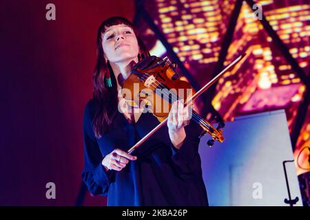 Lauren Jacobson von den Lumineers tritt am 04. November 2019 in Mailand, Italien, live im Alcatraz auf. (Foto von Mairo Cinquetti/NurPhoto) Stockfoto