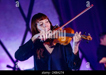 Lauren Jacobson von den Lumineers tritt am 04. November 2019 in Mailand, Italien, live im Alcatraz auf. (Foto von Mairo Cinquetti/NurPhoto) Stockfoto