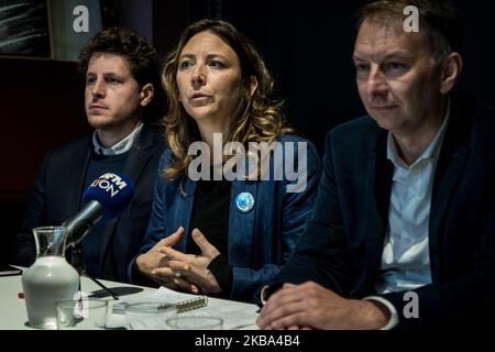 Pressekonferenz der Mitglieder von Europe Ecologie Les Verts (EELV) in Lyon, Frankreich, am 5. November 2019, nachdem Bayer-Monsanto, dessen Sitz sich in Saint-Priest bei Lyon befindet, vor dem Gericht in Lyon die Anfechtung der Genehmigung für das Inverkehrbringen von Roundup 720 eingereicht hatte. Die Pressekonferenz wurde mit den Sprechern von Europe Ecologie Les Verts, Julien Bayou und Sandra Régol, Bruno Bernard, Kandidat für die Präsidentschaft der Metropolregion Lyon, Béatrice Vessiller, Kandidat für den Bürgermeister von Villeurbanne und Grégory Doucet, Kandidat für den Bürgermeister von Lyon, abgehalten Stockfoto