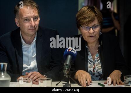 Pressekonferenz der Mitglieder von Europe Ecologie Les Verts (EELV) in Lyon, Frankreich, am 5. November 2019, nachdem Bayer-Monsanto, dessen Sitz sich in Saint-Priest bei Lyon befindet, vor dem Gericht in Lyon die Anfechtung der Genehmigung für das Inverkehrbringen von Roundup 720 eingereicht hatte. Die Pressekonferenz wurde mit den Sprechern von Europe Ecologie Les Verts, Julien Bayou und Sandra Régol, Bruno Bernard, Kandidat für die Präsidentschaft der Metropolregion Lyon, Béatrice Vessiller, Kandidat für den Bürgermeister von Villeurbanne und Grégory Doucet, Kandidat für den Bürgermeister von Lyon, abgehalten Stockfoto