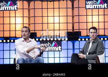 Kevin weil, VP of Product von Calibra (Facebook), und Tim Bradshaw (Financial Times) (R), sprechen auf dem Center Stage des Web Summit in der Altice Arena am 05. November 2019 in Lissabon, Portugal. Der Web Summit ist eine jährliche Technologiekonferenz, bei der verschiedene Technologieunternehmen über die Zukunft der Industrie diskutieren. Die diesjährige Veranstaltung findet vom 4. Bis 7. November statt und wird voraussichtlich rund 70.000 Teilnehmer anziehen. Stockfoto