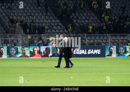 Geschäftsführer Hans-Joachim Watzke und Reinhard Rauball aus Dortmund gehen nach dem UEFA Champions League Group F-Spiel zwischen Borussia Dortmund und dem FC Internazionale Milano am 05. November 2019 im Signal Iduna Park in Dortmund über das Spielfeld. (Foto von Peter Niedung/NurPhoto) Stockfoto