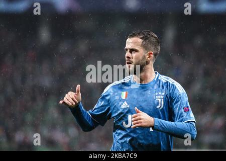 Juventus-Mittelfeldspieler Miralem Pjanic (5) schaut während des UEFA Champions League-Gruppenfußballspiels Nr.4 LOKOMOTIV MOSKVA - JUVENTUS am 06. November 2019 in der RZD-Arena in Moskau, Zentralraum, Russland, vorbei. (Foto von Matteo Bottanelli/NurPhoto) Stockfoto