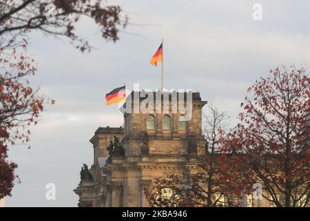 Blick auf das Reichstagsgebäude, den Sitz des Deutschen Bundestages als Bundeskanzlerin Angela Merkel trifft NATO-Generalsekretär Jens Stoltenberg. Am Donnerstag, den 7. November 2019, in Berlin, Deutschland. (Foto von Artur Widak/NurPhoto) Stockfoto