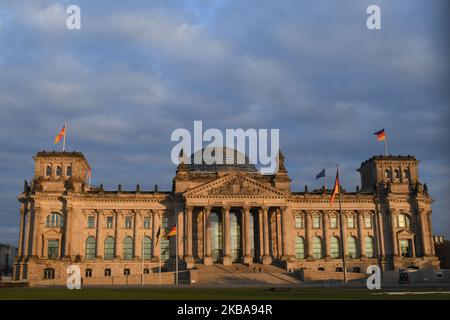 Blick auf das Reichstagsgebäude, den Sitz des Deutschen Bundestages als Bundeskanzlerin Angela Merkel trifft NATO-Generalsekretär Jens Stoltenberg. Am Donnerstag, den 7. November 2019, in Berlin, Deutschland. (Foto von Artur Widak/NurPhoto) Stockfoto