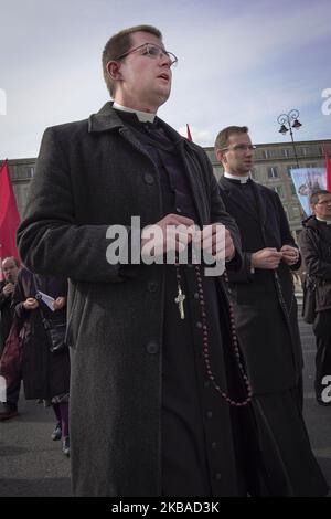 Am 18. September 2019 nehmen Mitglieder des Klerus an einem Anti-LGBT-marsch in Warschau, Polen, Teil. (Foto von Jaap Arriens/NurPhoto) Stockfoto