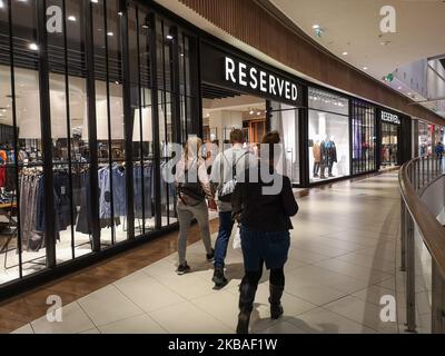 Das Bekleidungsgeschäft (Marke der Firma LPP S.A.) ist am 9. November 2019 im Einkaufszentrum Riviera in Gdynia, Polen, zu sehen (Foto: Michal Fludra/NurPhoto) Stockfoto