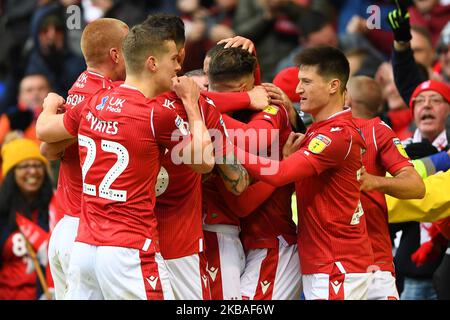 Die Roten feiern, nachdem Lewis Grabban (7) von Nottingham Forest beim Sky Bet Championship-Spiel zwischen Nottingham Forest und Derby County am City Ground, Nottingham, am Samstag, dem 9.. November 2019, ein Tor auf den 1-0. Platz erzielt hat. (Kredit: Jon Hobley | MI News) Stockfoto