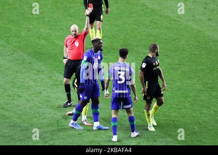 Cedric Kipre von Wigan Athletic wird vom Schiedsrichter während des Sky Bet Championship-Spiels zwischen Wigan Athletic und Brentford am Samstag, dem 9.. November 2019, im DW Stadium in Wigan abgeschickt. (Foto von Tim Markland/MI News/NurPhoto) Stockfoto