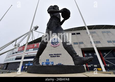 Gesamtansicht der Statue des Nat Lofthouse im Macron Stadium vor dem FA Cup-Spiel zwischen Bolton Wanderers und Plymouth Argyle am Samstag, den 9.. November 2019 im Reebok Stadium in Bolton. (Foto von Eddie Garvey /MI News/NurPhoto) Stockfoto