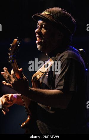 Victor Wooten von der amerikanischen Jazzband The Wooten Brothers treten am 1. november 2019 in Mailand, Italien, live im Blue Note auf. (Foto von Roberto Finizio/NurPhoto) Stockfoto