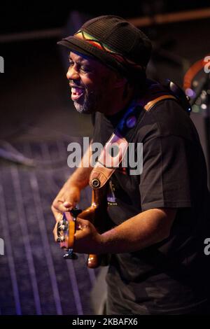 Victor Wooten von der amerikanischen Jazzband The Wooten Brothers treten am 1. november 2019 in Mailand, Italien, live im Blue Note auf. (Foto von Roberto Finizio/NurPhoto) Stockfoto