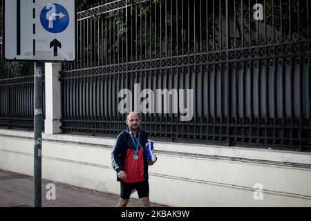 Am 10. November 2019 nahmen mehr als 60.000 Läufer aus mehr als 120 Ländern am Athens Authentic Marathon 37. in Athen, Griechenland, Teil. (Foto von Nikolas Kokovlis/NurPhoto) Stockfoto