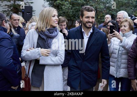 Pablo Casado und seine Frau Isabel Torres während der Abstimmung des Partido Popular-Führers Pablo Casado an der Nuestra Senora del Pilar Schule in Madrid, Spanien. 10. November 2019. (Foto von A. Ware/NurPhoto) Stockfoto